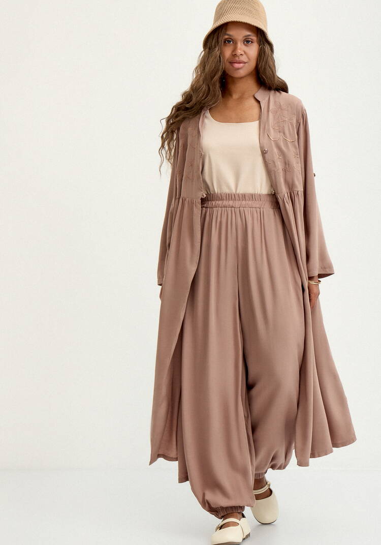 Брюки широкие с карманами на резинке по низу шир.  750, рис. 39