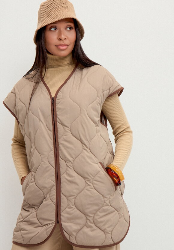 Жилет удлиненный на молнии шир.  580, рис. 10