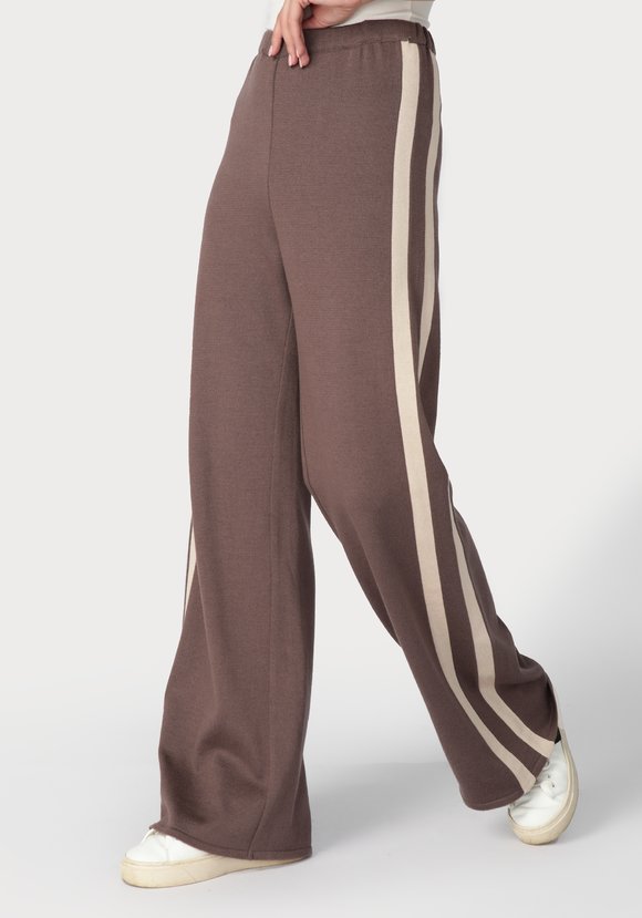 Брюки женские свободного кроя с лампасами шир.  580, рис. 1