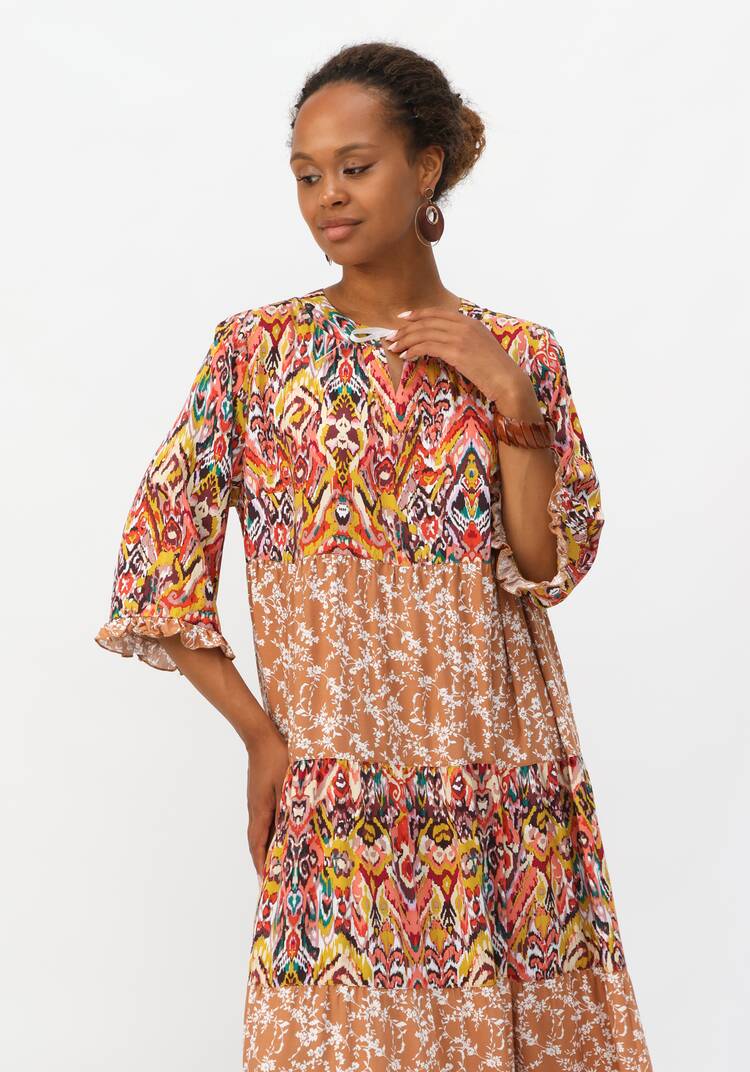 Платье с ярусами и комбинированным принтом шир.  750, рис. 39