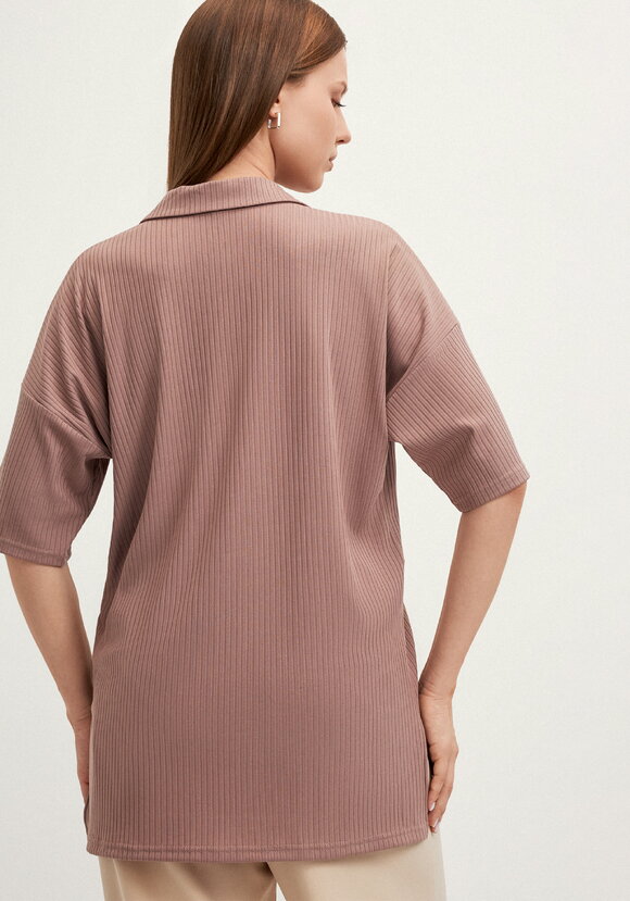 Поло с отложным воротником в рубчик шир.  580, рис. 35