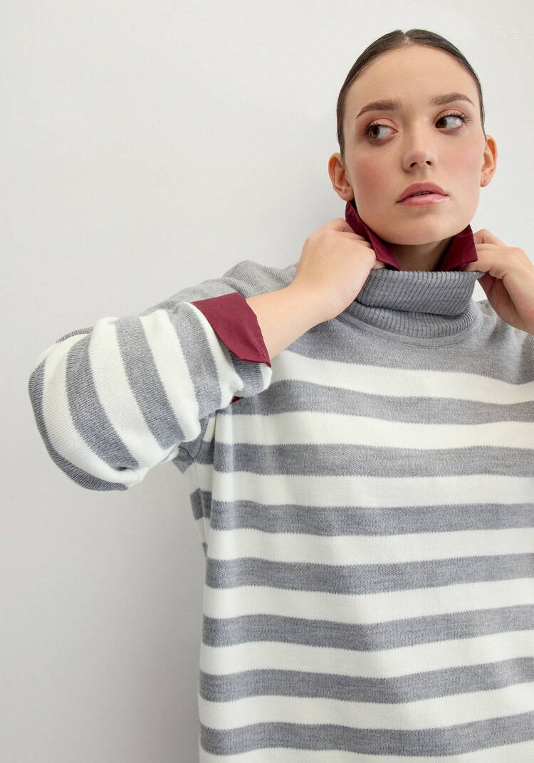 Свитер в полоску с высокой горловиной шир.  750, рис. 21