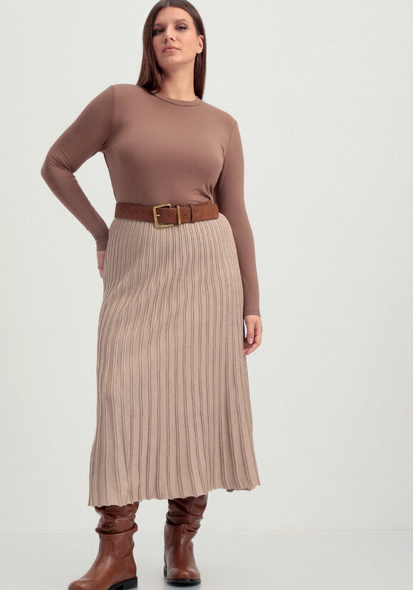 Юбка A-образного силуэта с имитацией плиссе шир.  580, рис. 15