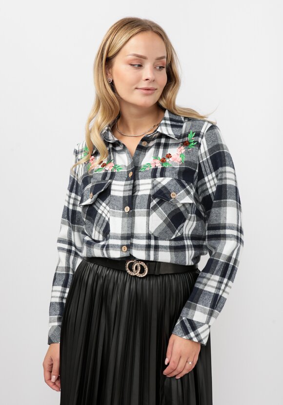 Рубашка в клетку с вышивкой и карманами шир.  580, рис. 9