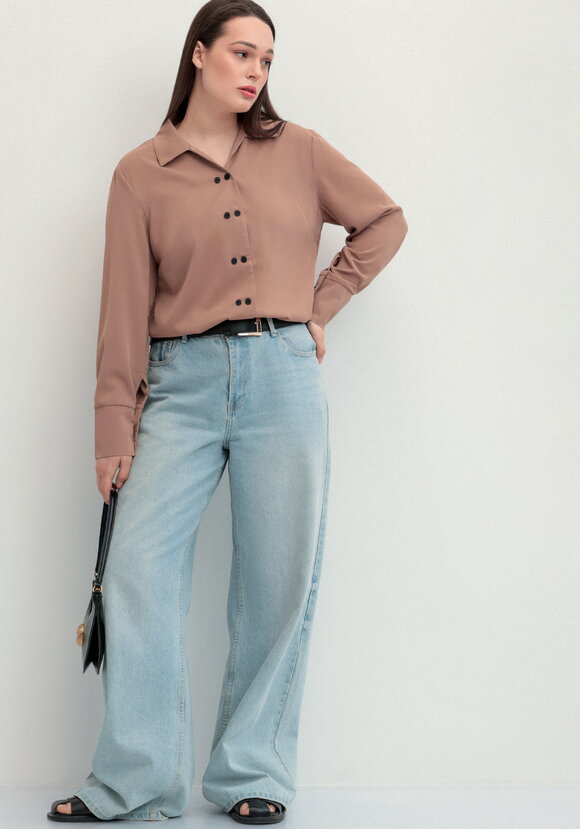 Рубашка с контрастными пуговицами шир.  580, рис. 20