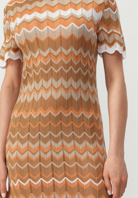 Платье с рисунком морской волны шир.  580, рис. 14