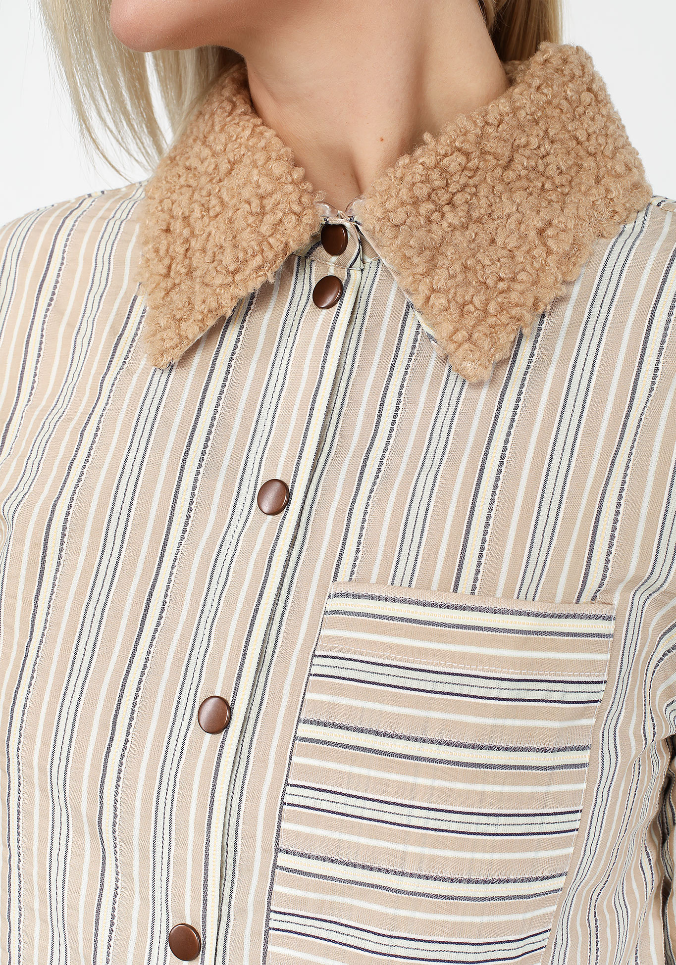 Мужские сорочки с высоким воротником. Пальто asos кэмэл женское. Бежевые воротники. Бежевые воротники. Воротник на кнопках.