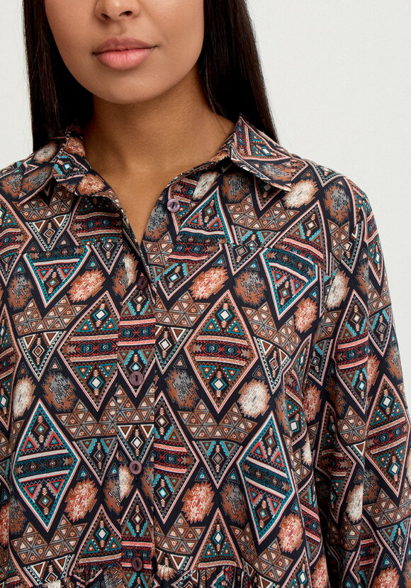 Блуза свободная с воланами по низу шир.  580, рис. 21