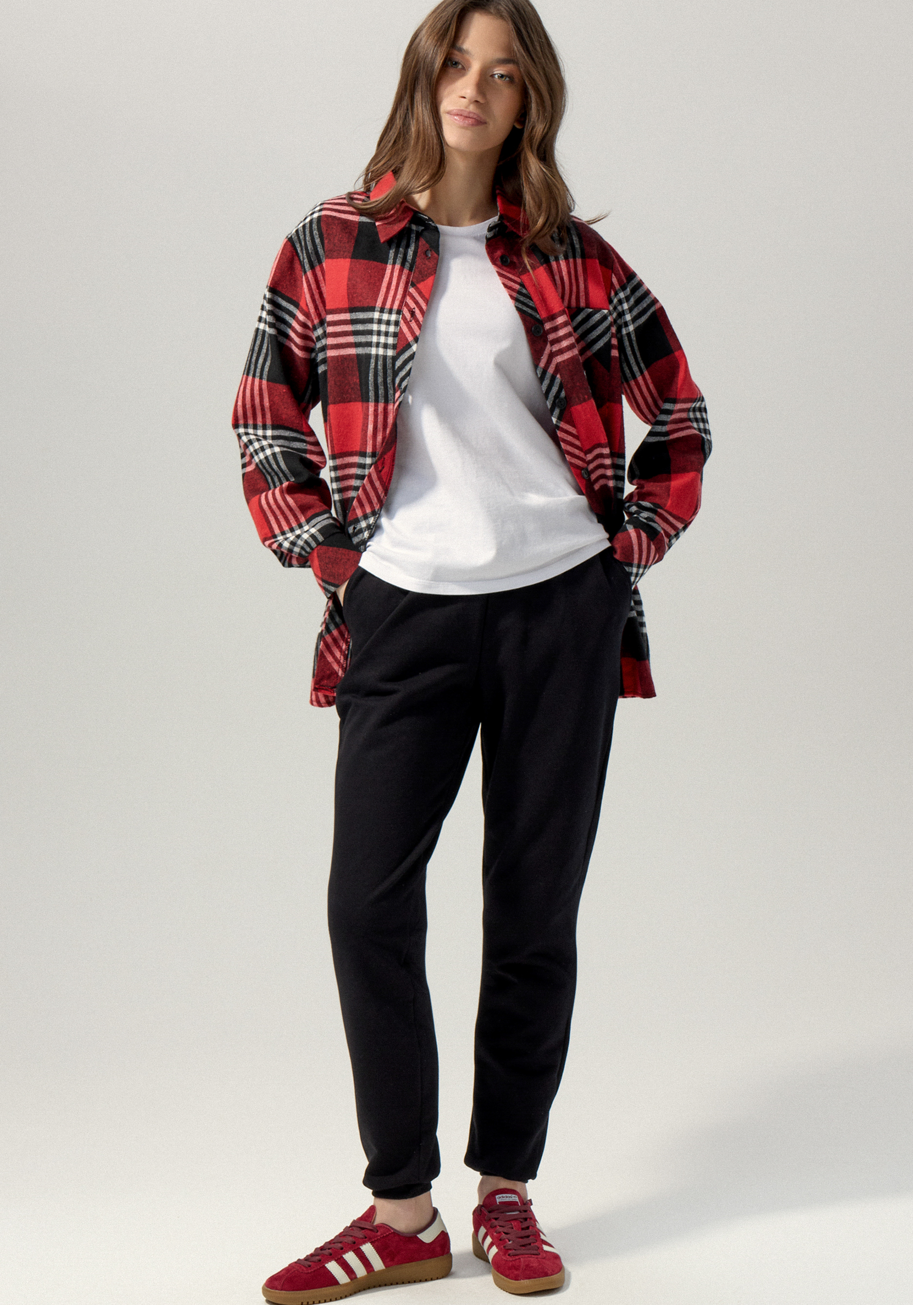 Брюки прямые с нашивкой 1999₽