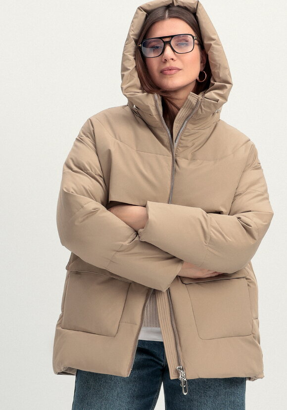 Пуховик стеганый с накладными карманами шир.  580, рис. 10