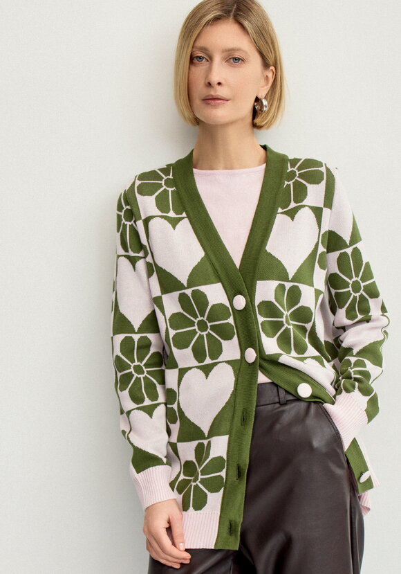 Кардиган прямой на пуговицах с рисунком шир.  580, рис. 17