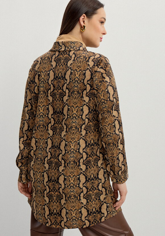 Рубашка удлинённая с анималистичным принтом шир.  580, рис. 9