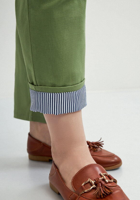 Брюки зауженные с контрастной отделкой шир.  580, рис. 17