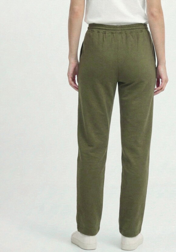 Брюки прямые с стрелками шир.  580, рис. 27