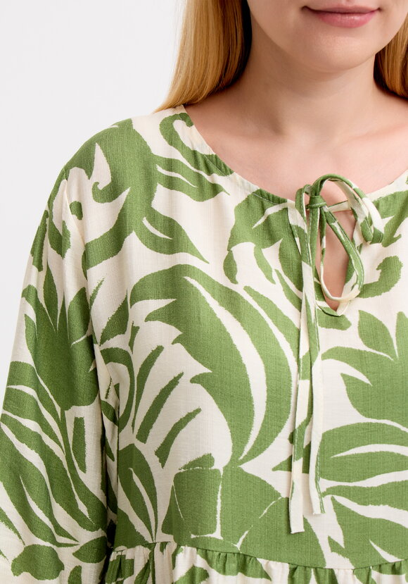 Платье расклешенного силуэта шир.  580, рис. 11