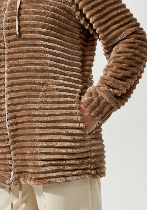 Толстовка меховая на молнии шир.  580, рис. 23