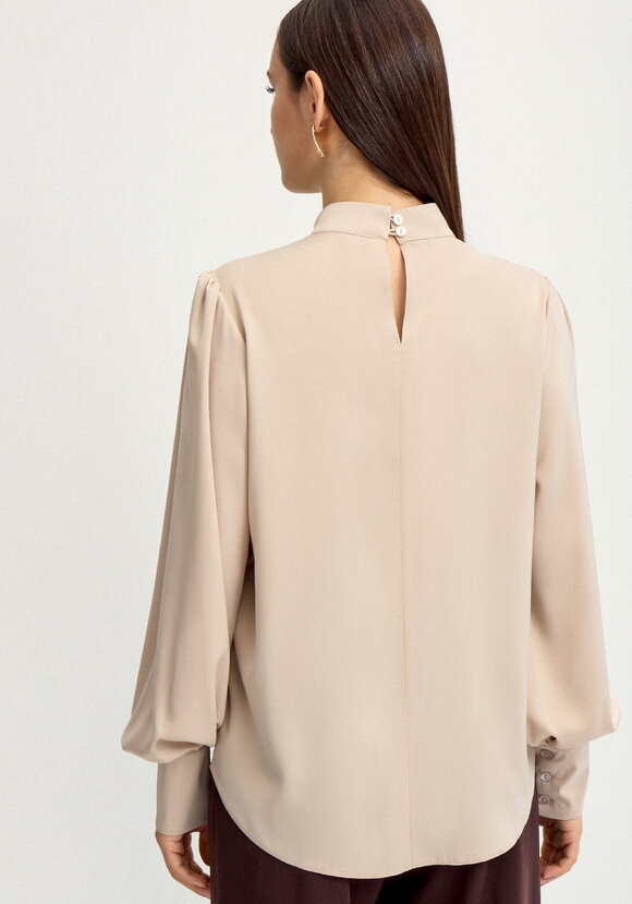 Блуза шелковая с пуговицами на вороте шир.  580, рис. 22