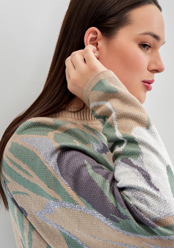 Джемпер с растительным орнаментом шир.  580, рис. 33