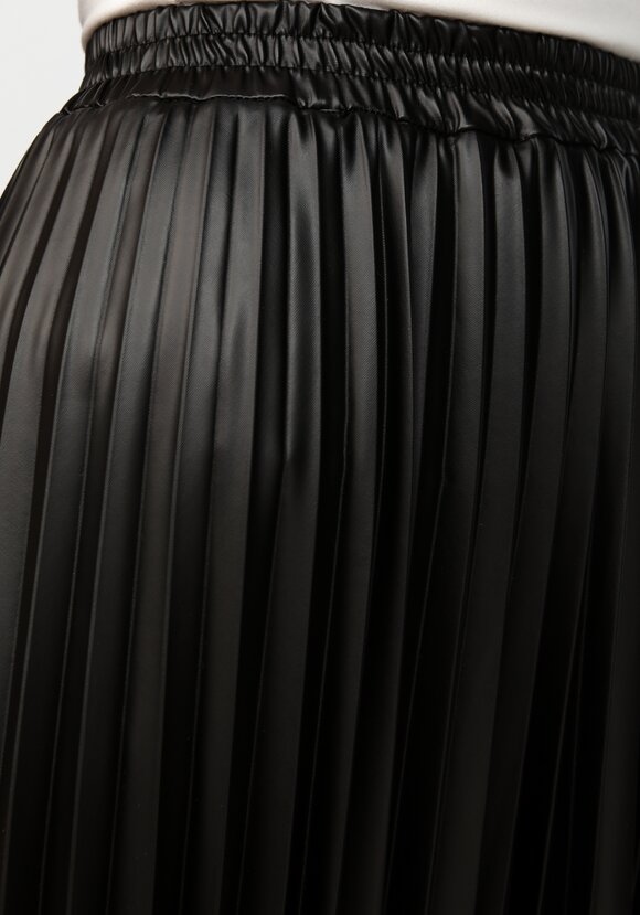 Юбка плиссированная из экокожи шир.  580, рис. 13