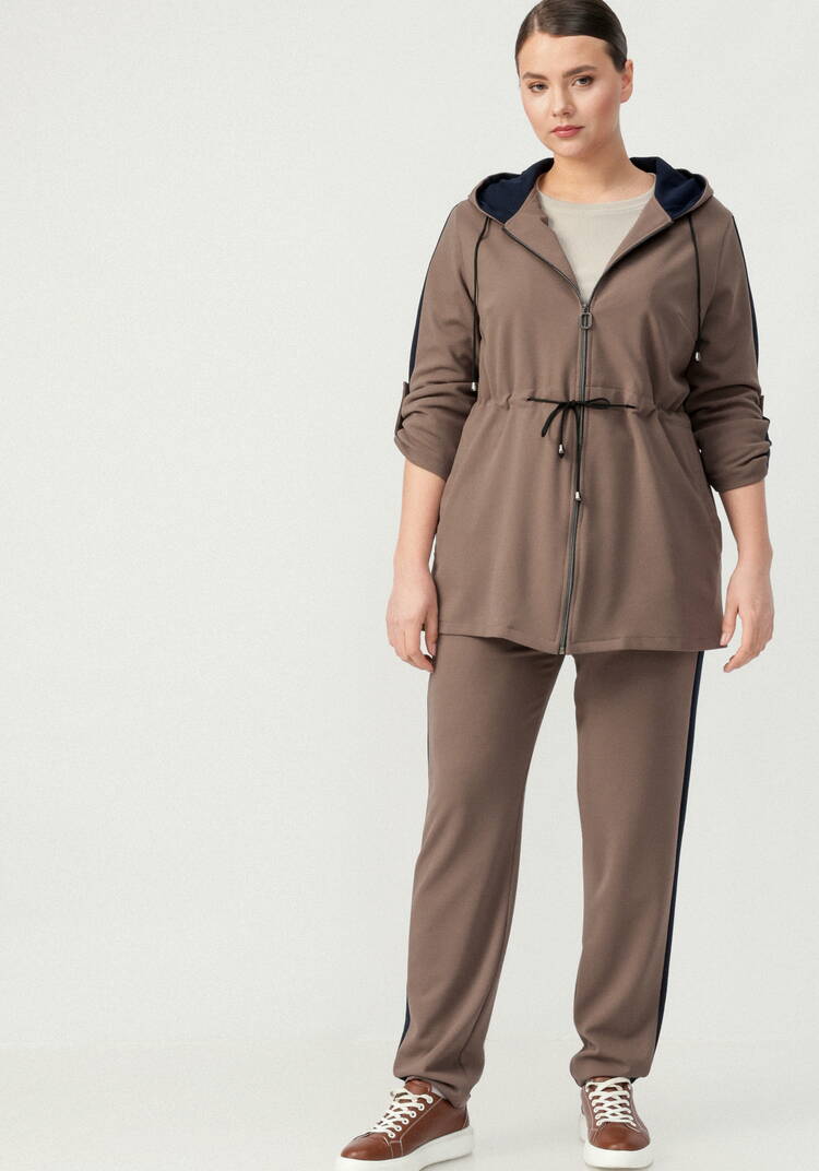 Костюм спортивный (брюки и ветровка) шир.  750, рис. 38