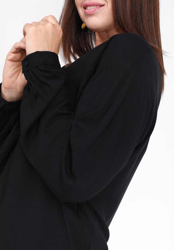 Блузка с V-образным вырезом, свободного кроя шир.  580, рис. 20