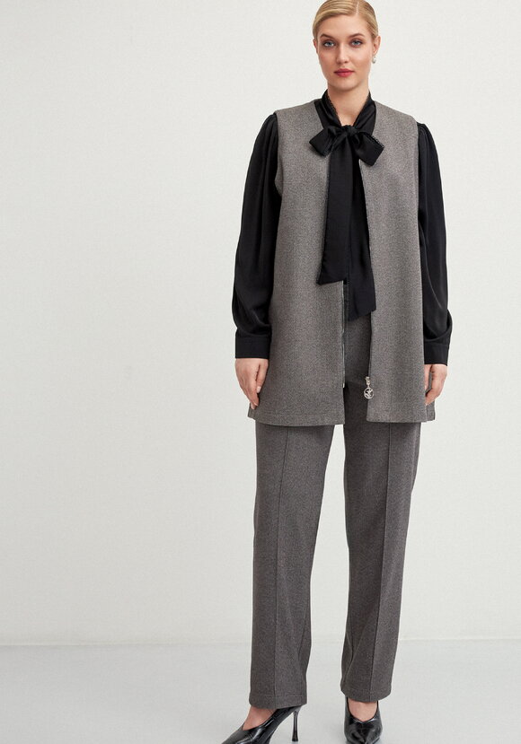 Жилет с боковыми пуговицами на молнии шир.  580, рис. 2