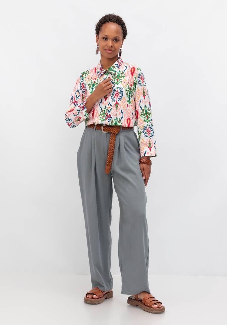 Брюки свободного кроя с защипами на поясе шир.  750, рис. 8