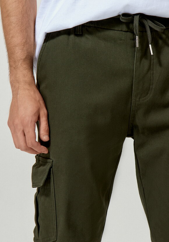 Брюки карго с накладными карманами по бокам шир.  580, рис. 12