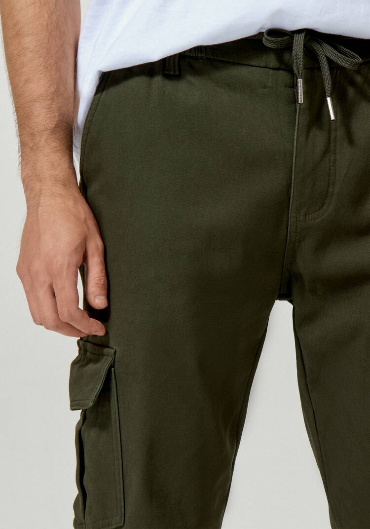 Брюки карго с накладными карманами по бокам шир.  750, рис. 12