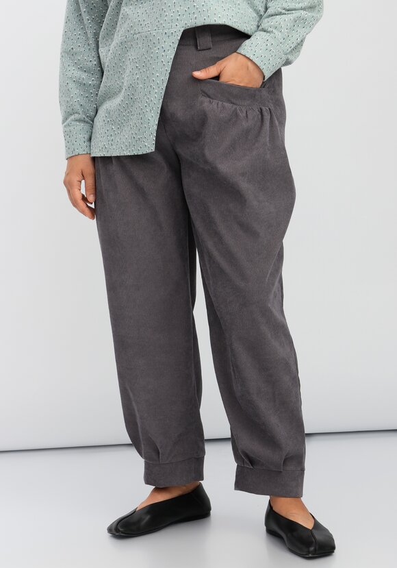 Брюки-бананы с манжетами по низу шир.  580, рис. 25