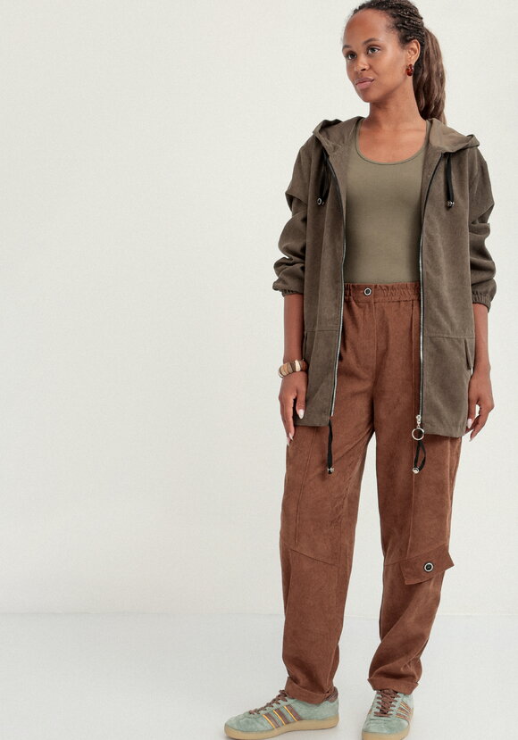 Брюки бананы вельветовые на резинке шир.  580, рис. 39