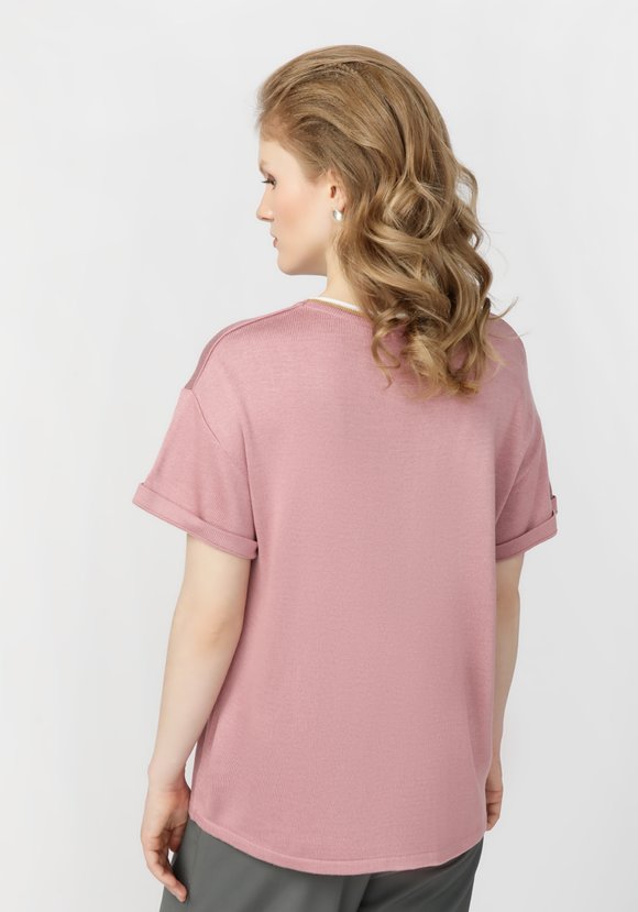 Футболка с отделкой по горловине шир.  580, рис. 31