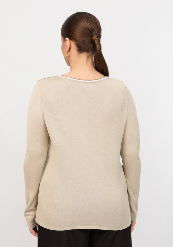 Джемпер с контрастной окантовкой горловины шир.  580, рис. 16