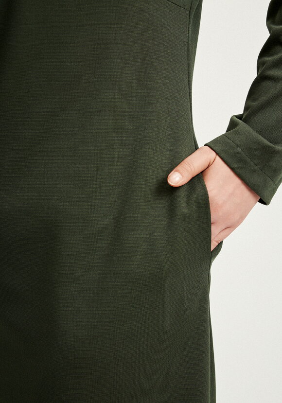 Платье с разрезами по бокам и карманами шир.  580, рис. 6