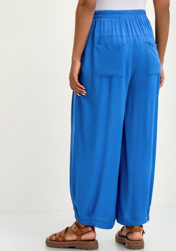 Брюки свободного кроя на резинке по низу шир.  580, рис. 19