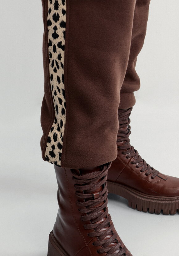 Брюки с леопардовыми лампасами шир.  580, рис. 14