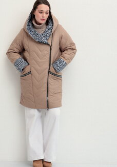 Куртка стеганая с анималистичным принтом