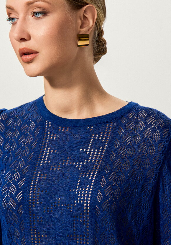 Джемпер с ажурным рисунком и защипами шир.  580, рис. 27