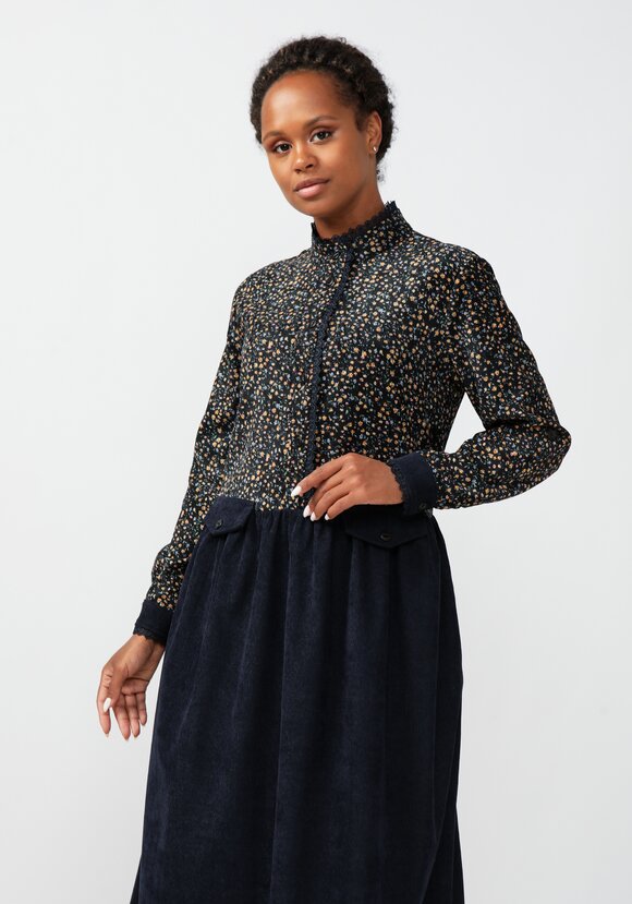 Платье из комбинированной вельветовой ткани шир.  580, рис. 25