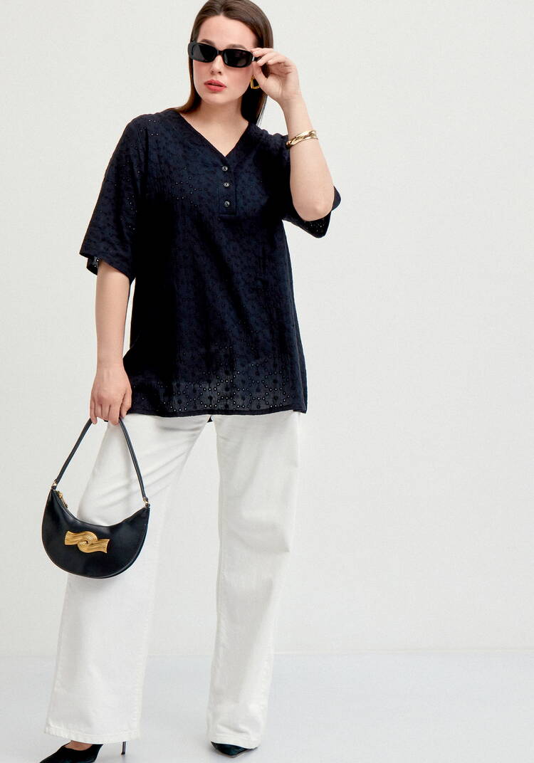 Блуза с V-образным вырезом из шитья шир.  750, рис. 24