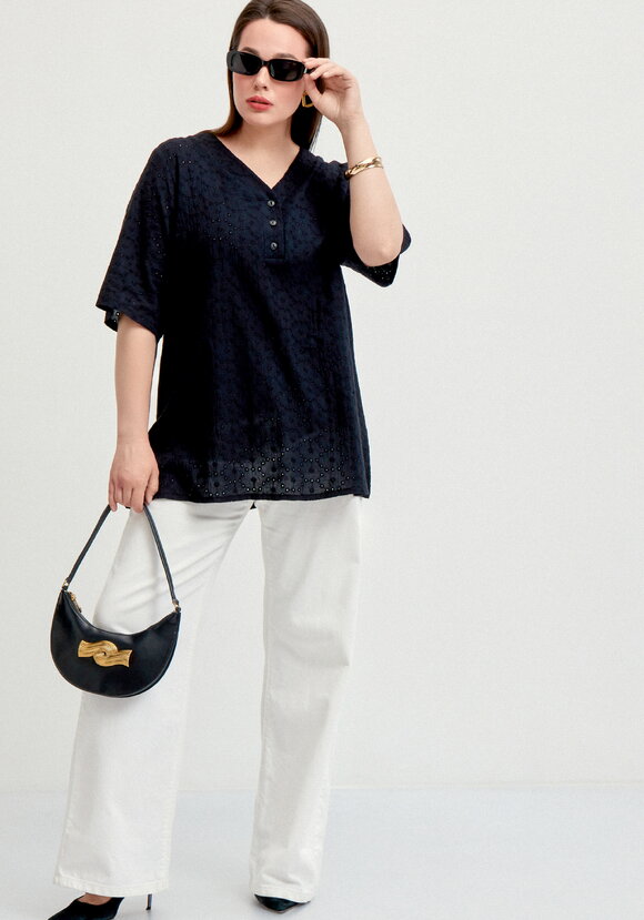 Блуза с V-образным вырезом из шитья шир.  580, рис. 24