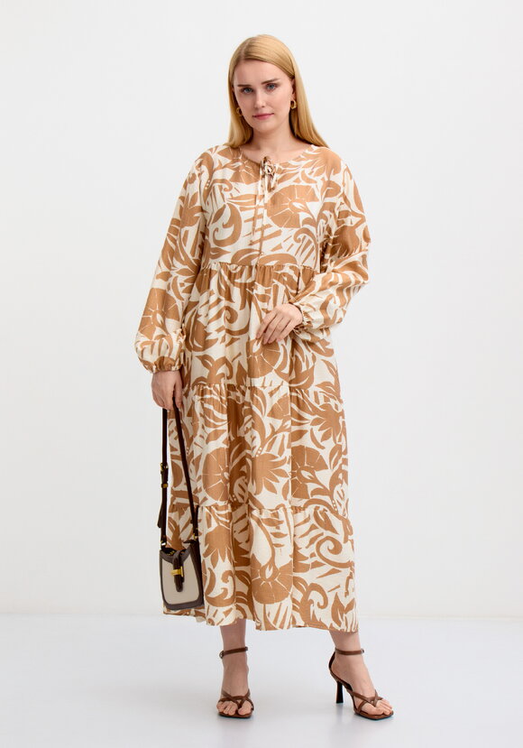 Платье расклешенного силуэта шир.  580, рис. 13