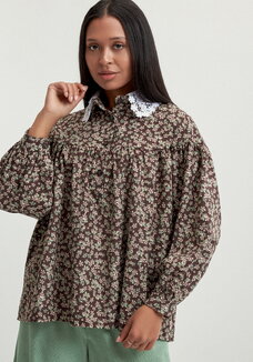 Блуза из микровельвета с ажурным воротником