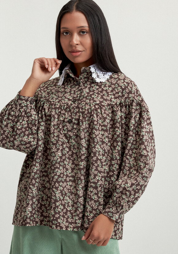 Блуза из микровельвета с ажурным воротником шир.  580, рис. 26