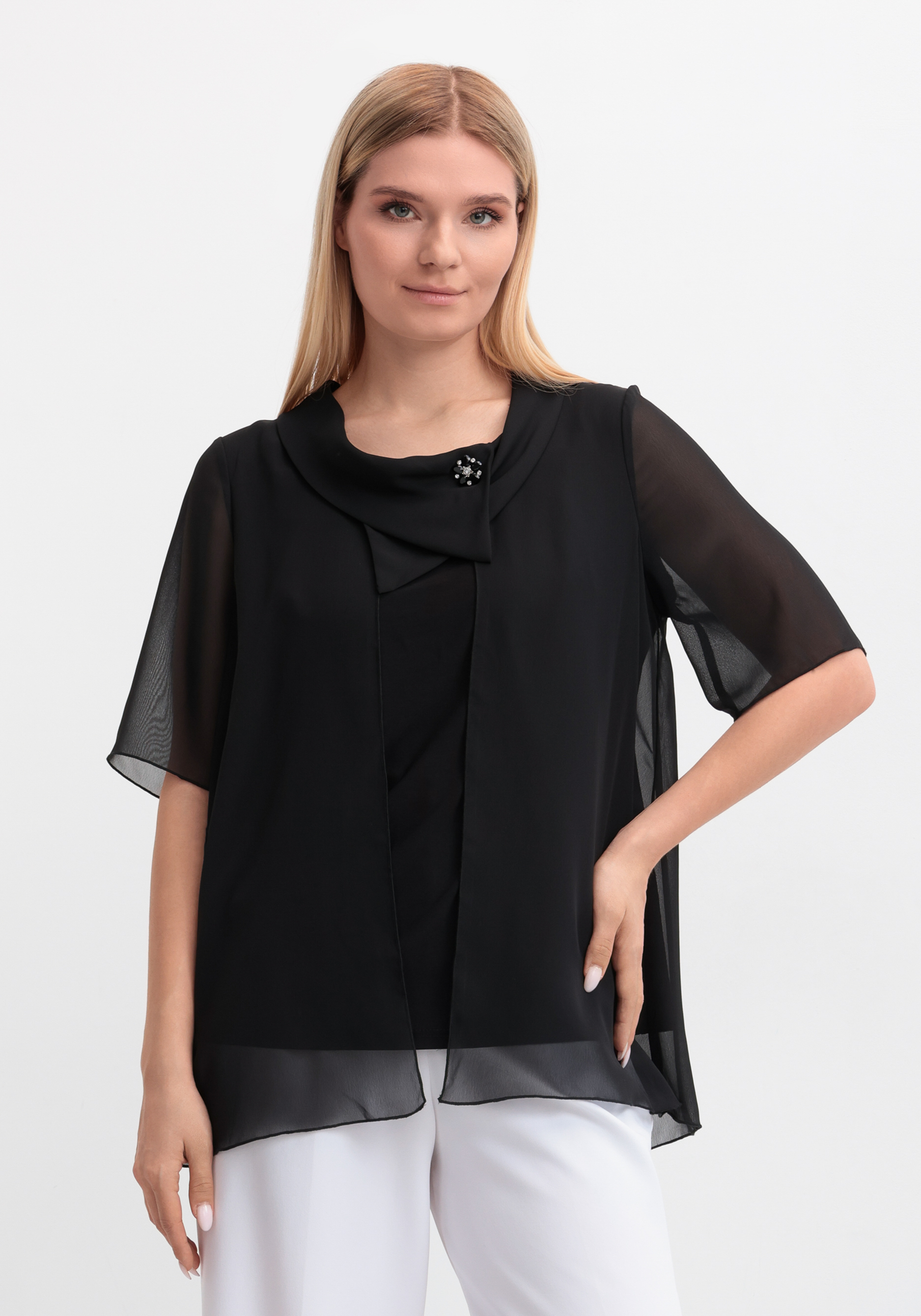 Блуза на запах с брошью 1299₽