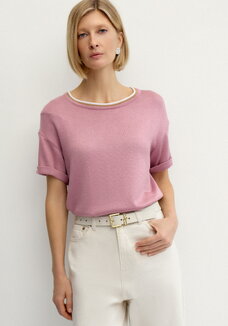 Футболка с отделкой по горловине