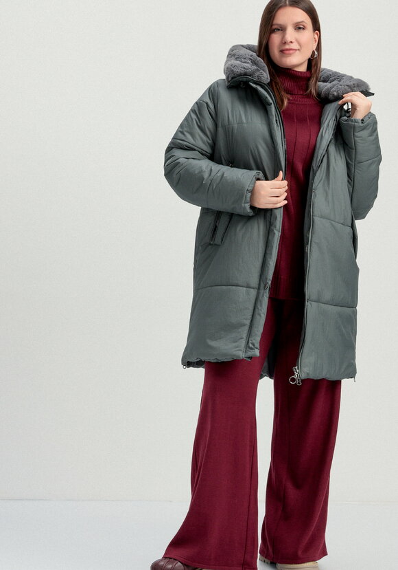 Пальто удлиненное с меховым капюшоном шир.  580, рис. 11