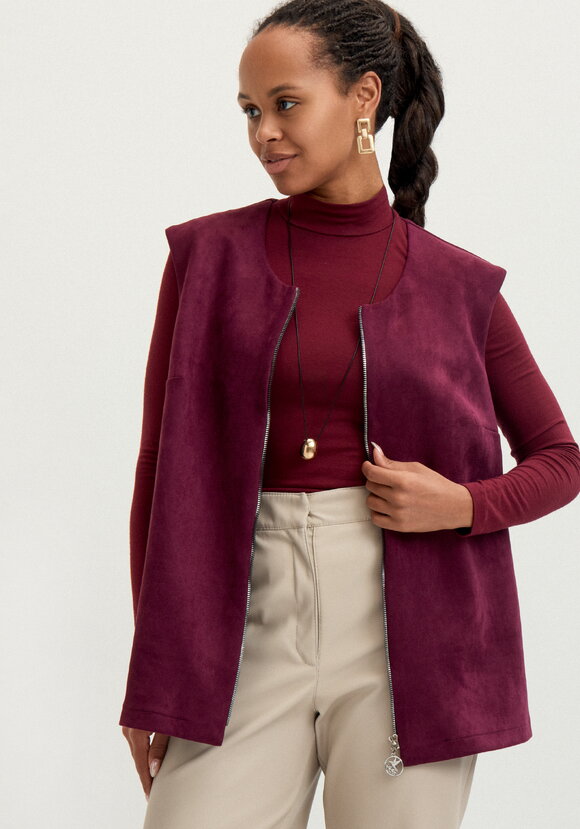 Жилет на молнии из замши шир.  580, рис. 8