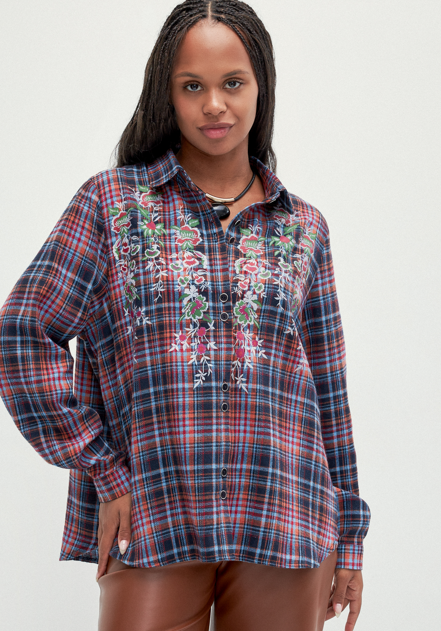 Рубашка в клетку с принтом