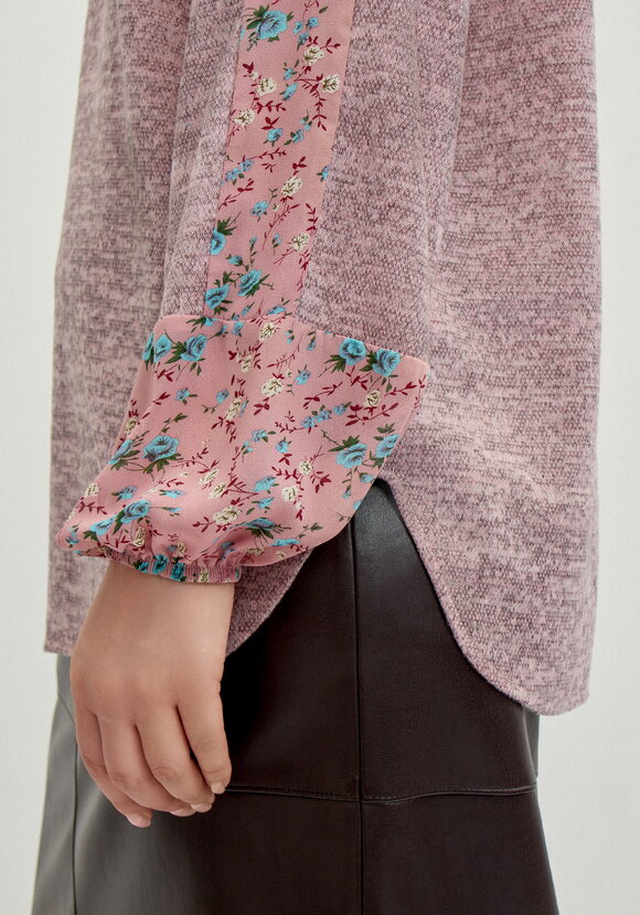 Джемпер с цветочными вставками по рукавам шир.  580, рис. 13